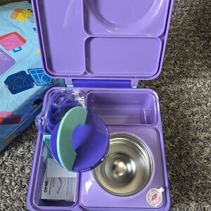Brand new omie lunch box purple